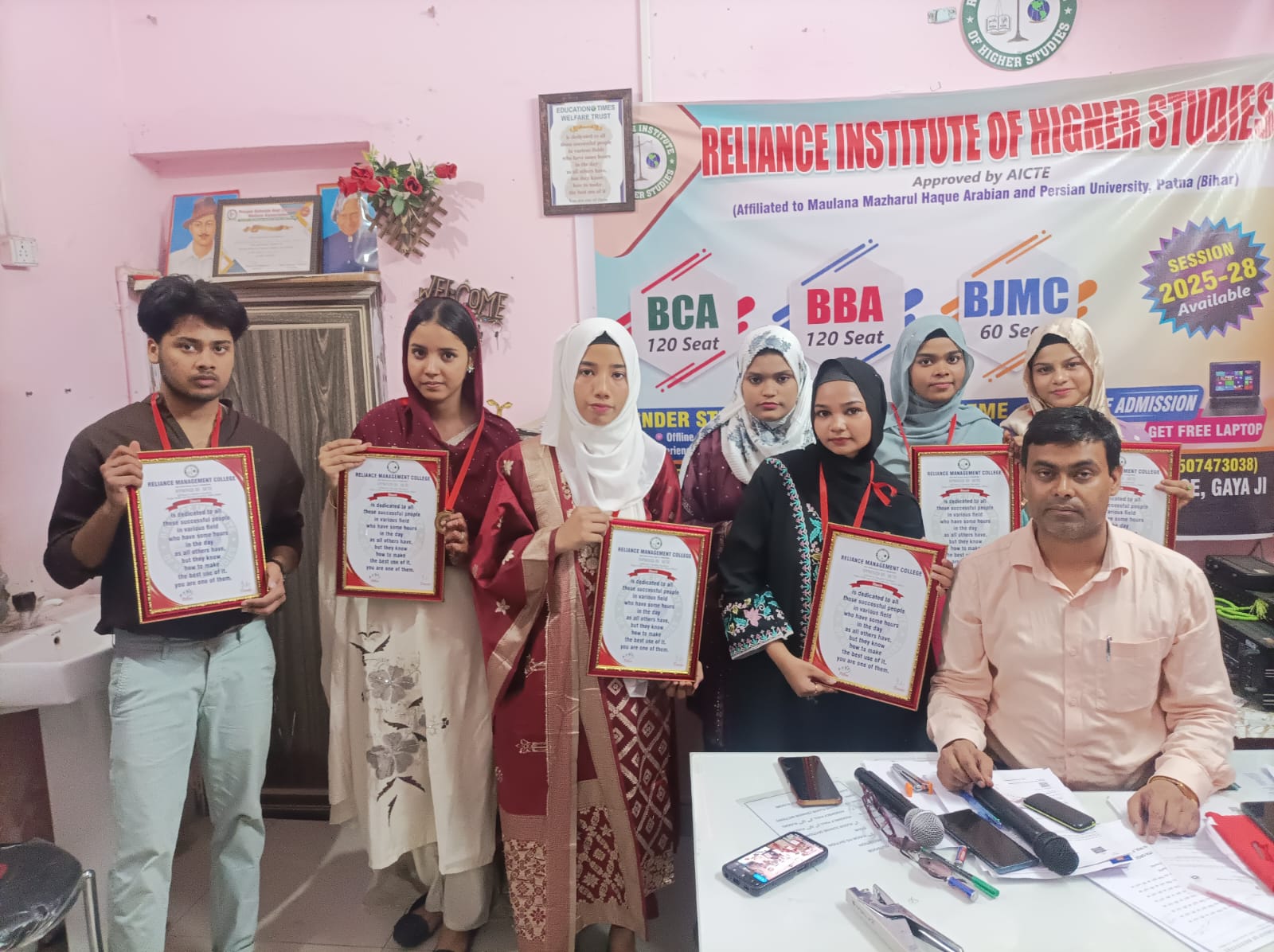 रिलायंस मैनेजमेंट कॉलेज में भव्य फेयरवेल: छात्रों को सम्मान, भावुक माहौल में दी गई विदाई