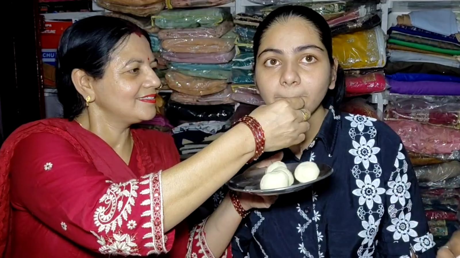 कपड़े की छोटी दुकान चलाने वाले पिता की बेटी ने किया कमाल, गया की माही बनी देश की टॉपर