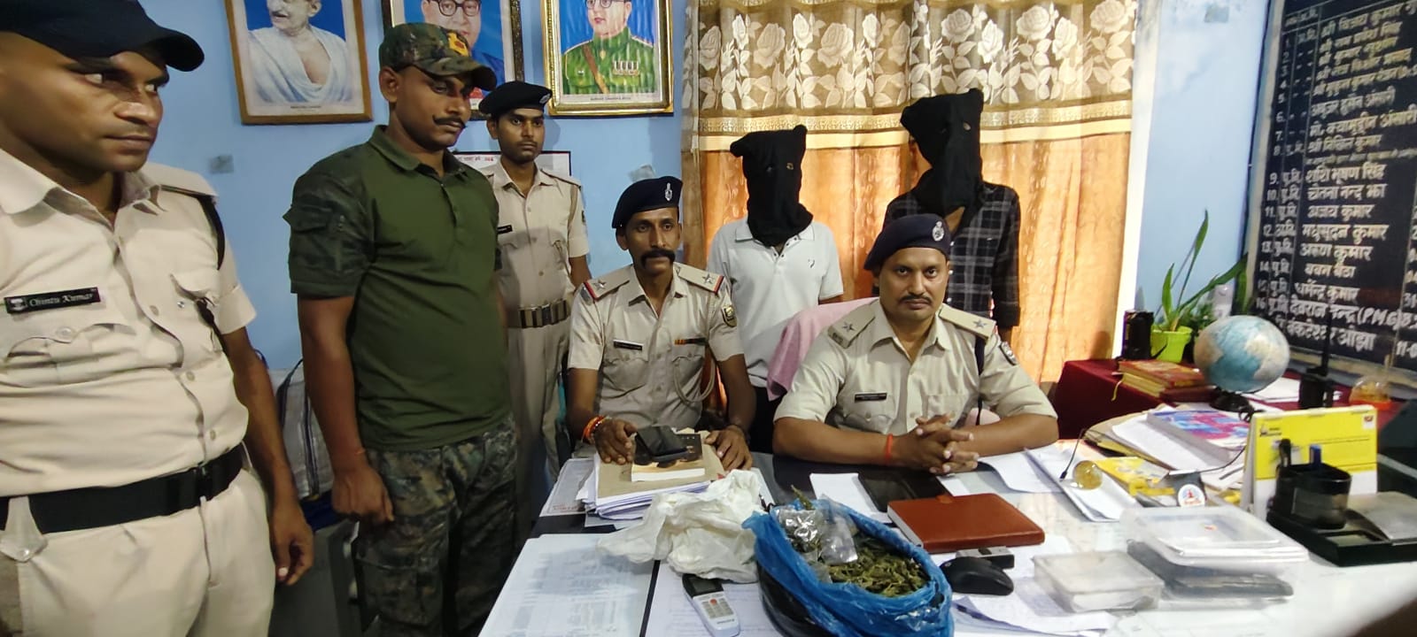 गया में अपराध पर डेल्हा पुलिस की बड़ी कार्रवाई, गांजा और हथियार के साथ दो आरोपी गिरफ्तार
